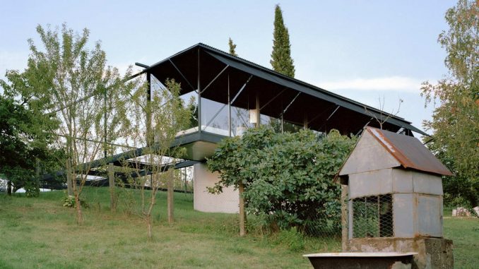 Avala House 1 Стеклянный павильон для отдыха в Сербии