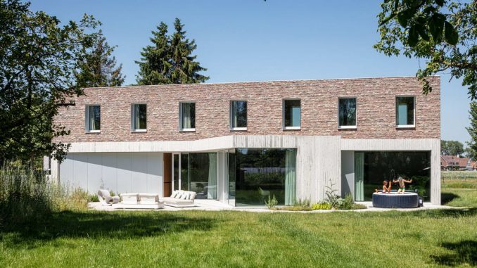 House Dede 1 Брутальный дом из бетона и старого кирпича в Бельгии