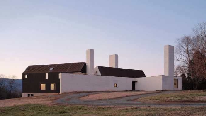 Three Chimney House 6 Модернистский дом в южно-колониальной стилистике в США