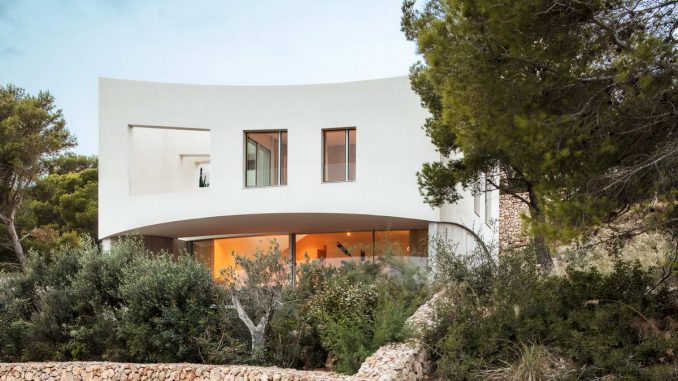 Curved House 9 Изогнутый дом для отпуска с двойной геометрией