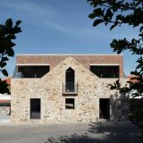 Кирпич в камне: реконструкция дома в Португалии