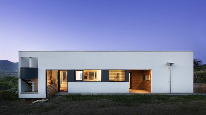 House BG 1 Минималистский загородный дом в Италии