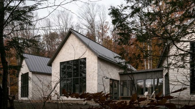 Les Voisines Chalet 1 Современное лесное шале в Канаде