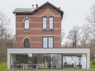 Плюс дворик, кухня и гостиная: расширение старого дома в Бельгии