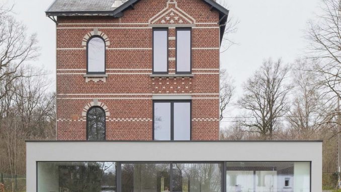 Villa Sept Petites 1 Плюс дворик, кухня и гостиная: расширение старого дома в Бельгии