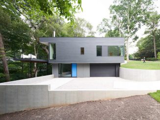 Необычный дом простой формы из простых материалов в США