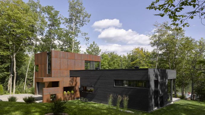 Lac Charlebois Лесной дом у озера в Канаде