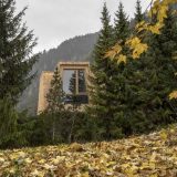 Деревянный дом в еловой дранке в Италии
