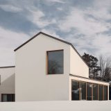 Простой белый дом в Канаде в стиле "минимализм"