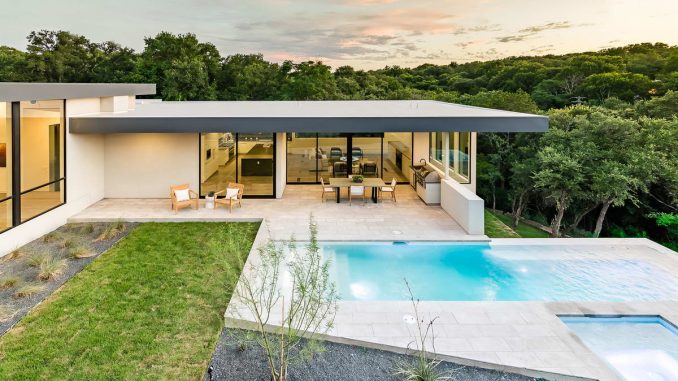 Bracketed Space House 3 Открытый дом на пологом склоне в США