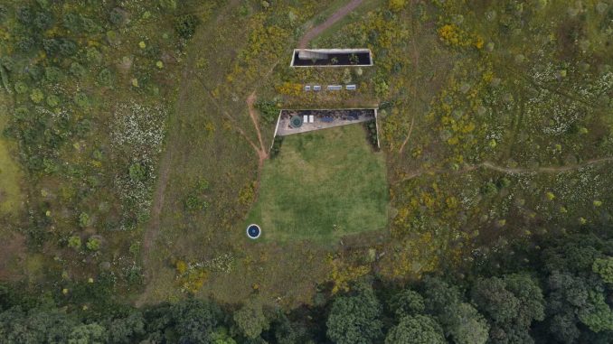 Aguacates House 5 Дом для загородного отдыха в Мексике, встроенный в холм