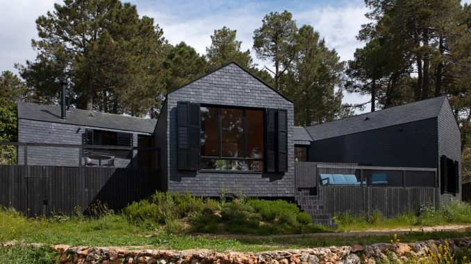 Casa Salamandra 1 Загородный дом для отдыха из дерева и сланца в Испании