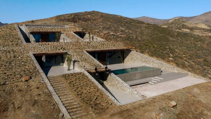 House on the island 3 Дом как пещера в Греции