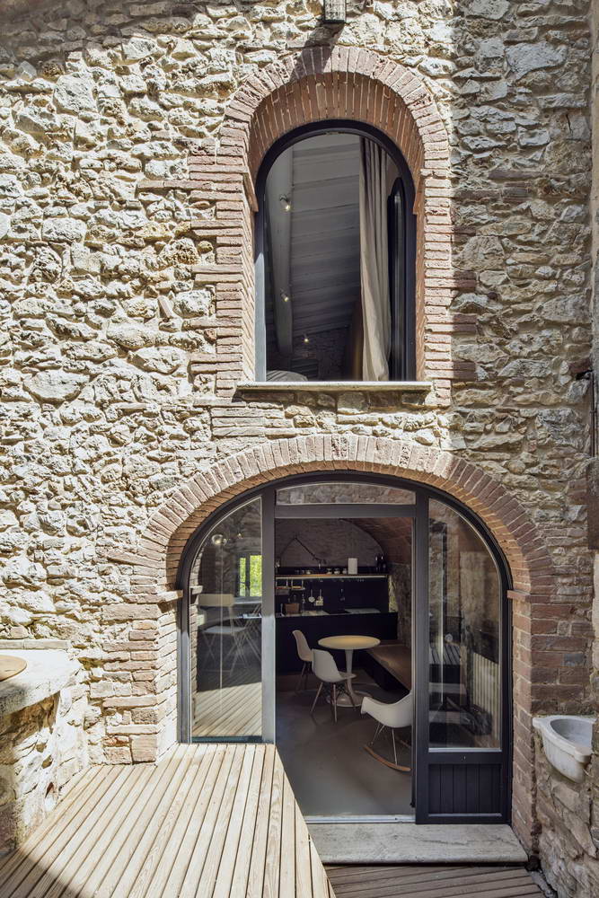 Квартира с двориком в Италии