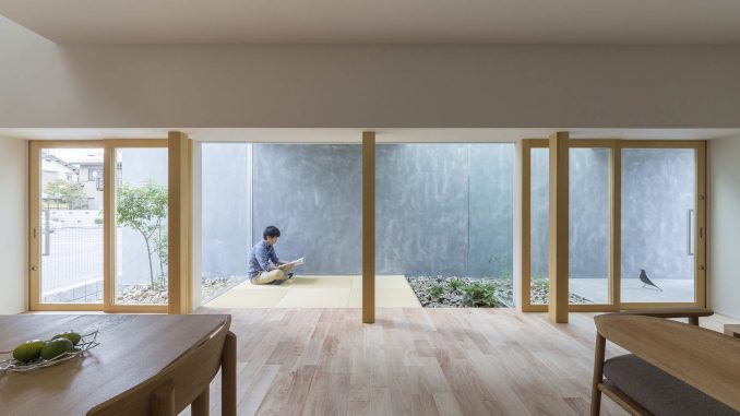 Kusatsu House 6 Дом с необычным внутренним двориком в Японии