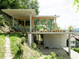 Бетонный дом на склоне в Германии