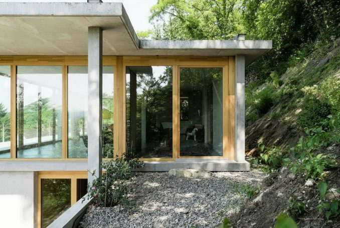 Бетонный дом на склоне в Германии
