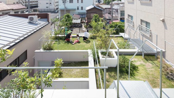 GardenHouse 1 Очень японский городской дом с садом на крыше