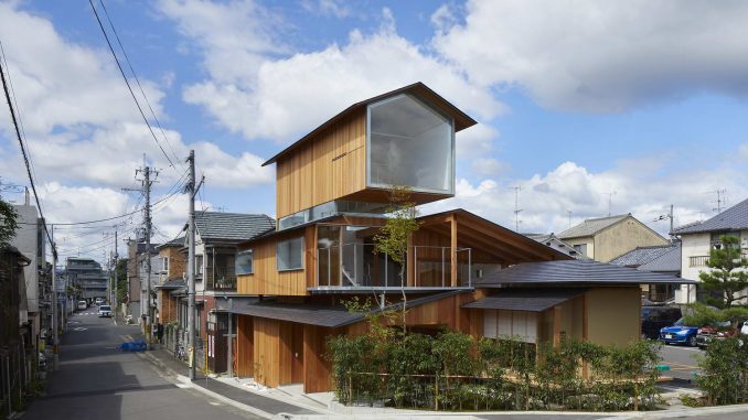 House In Shimogamo 1 Городской дом с террасами в Японии