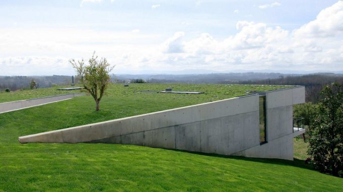 Raw Concrete House 1 Дом-скала в земле в Португалии