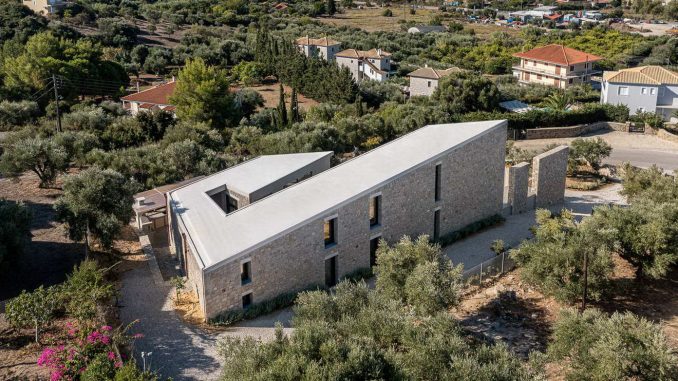 Wedge House 23 Дразнящий дом клиновидной формы в Греции