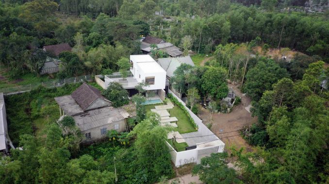 Дом с деревом и ландшафтом во Вьетнаме