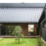 Городской дом с острой крышей для пенсионеров в Финляндии