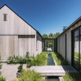 Простой деревянный дом с фронтонами в Новой Зеландии