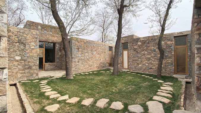 Stone House 1 Каменный дом с двором в Китае