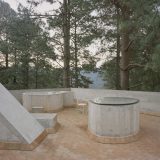 Лесной дом-скульптура из бетона в Мексике
