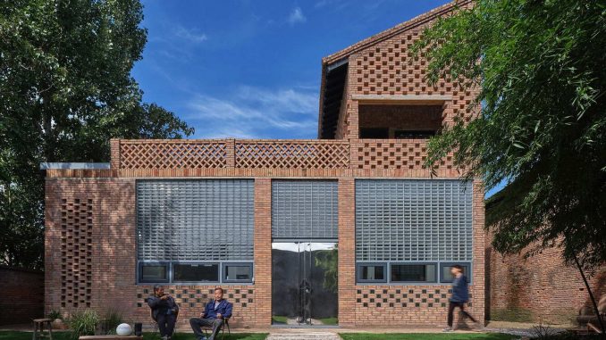 Glass Brick Dwelling in Bayi Village 1 Дом из кирпича и стеклянных блоков в китайской деревне