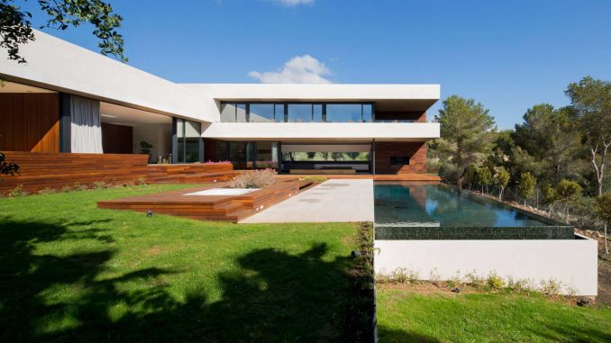 L20 House 1 Загородный дом в Испании