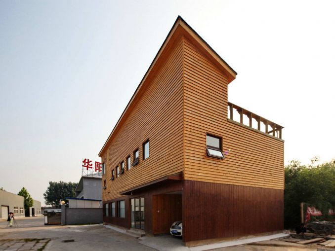 Деревянный дом с архитектурной студией в Пекине 