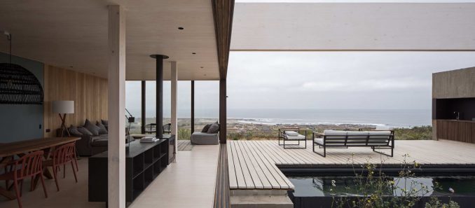 Пляжный дом с двором в Чили 