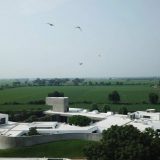 Большой бетонный особняк в духе Ле Корбюзье в Индии