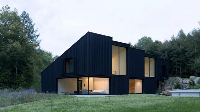 Wooden House by the Lake 1 Деревянный дом у озера в Германии