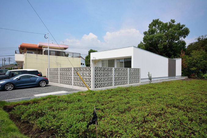 Простой дом с террасой-двориком площадью 101 м2 в Японии 