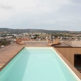 Дом с бассейном на крыше в Португалии