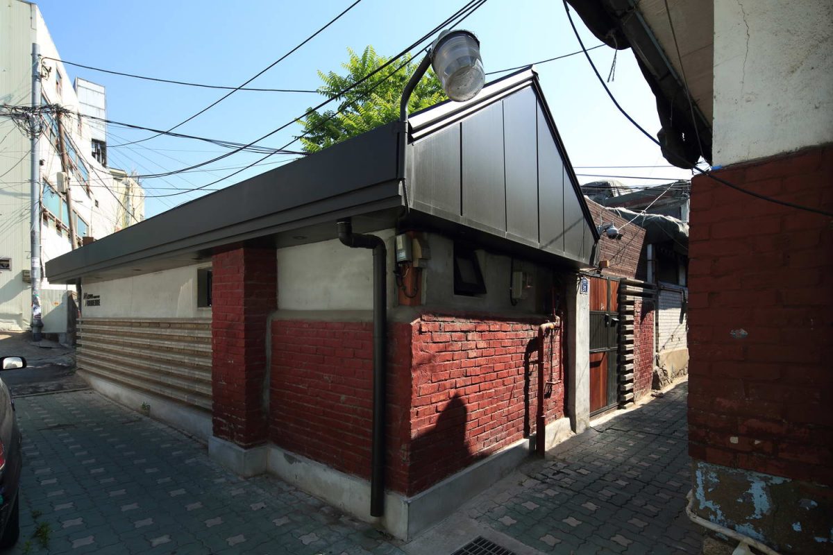 Маленький городской доми с двором в Южной Корее