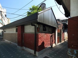 Маленький городской доми с двором в Южной Корее