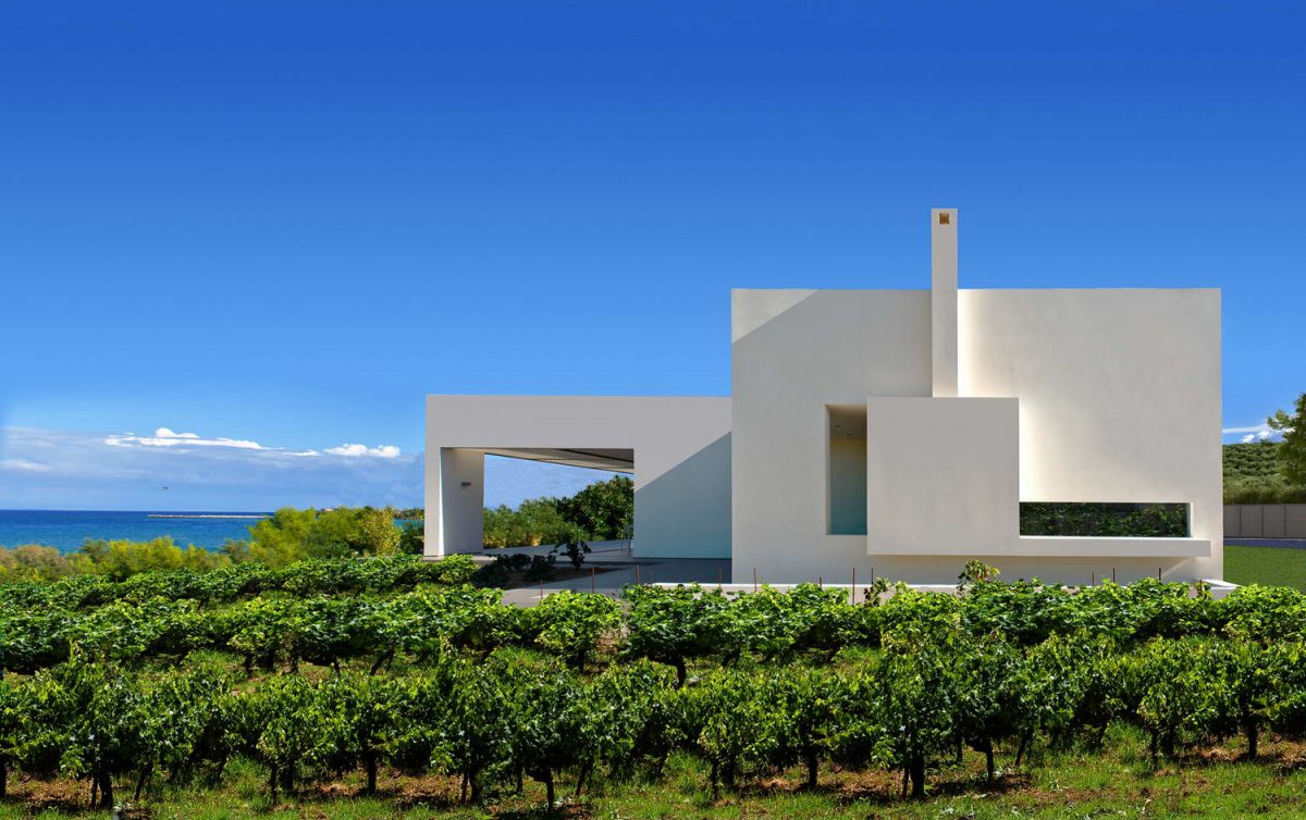 Белый минималистский дом в Греции