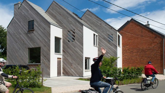 House with Writing Shed 1 Тройной дом с домиком для писателя в Бельгии