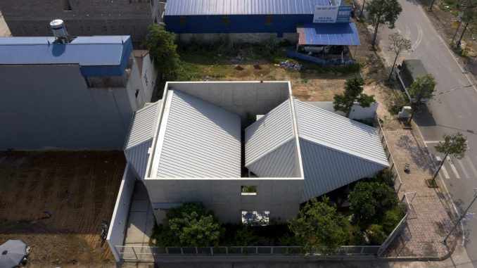 DHY House 1 Дом с двориком в бетонном кубе во Вьетнаме
