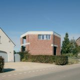 Кирпичный дом с шестиугольным планом в Бельгии