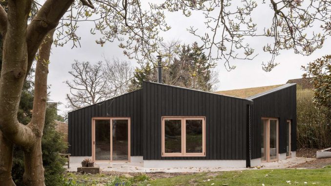 Butterfly House 2 Простой домик для пожилой мамы в Англии