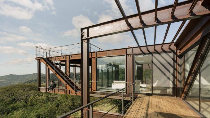 Cloud House 11 Брутальный металлический консольный дом в Парагвае