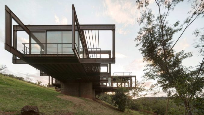 Cloud House 6 Брутальный металлический консольный дом в Парагвае