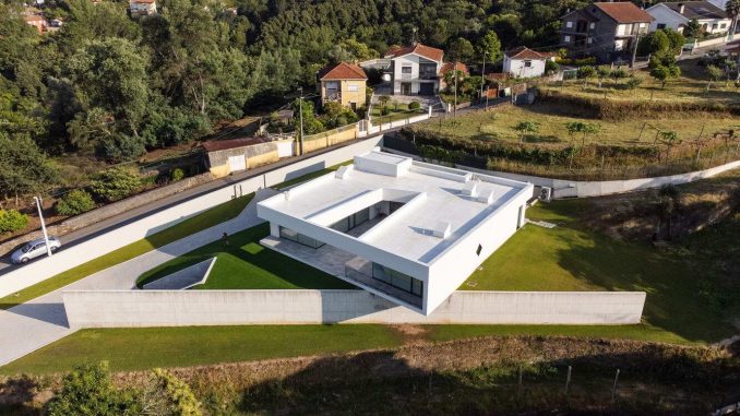 House in Douro Valley 7 Дом с двором, брошенный на ландшафт