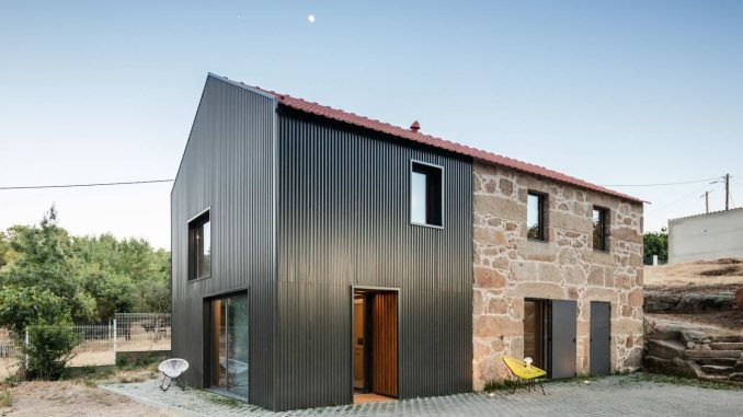 MCR2 House 1 Расширение старого дома в Португалии