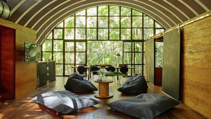 Арочный дом для творческого отдыха в Бразилии